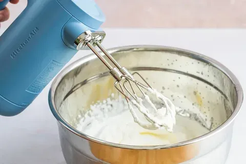 Mastering Your Culinary Creations with a Waring Hand Mixer