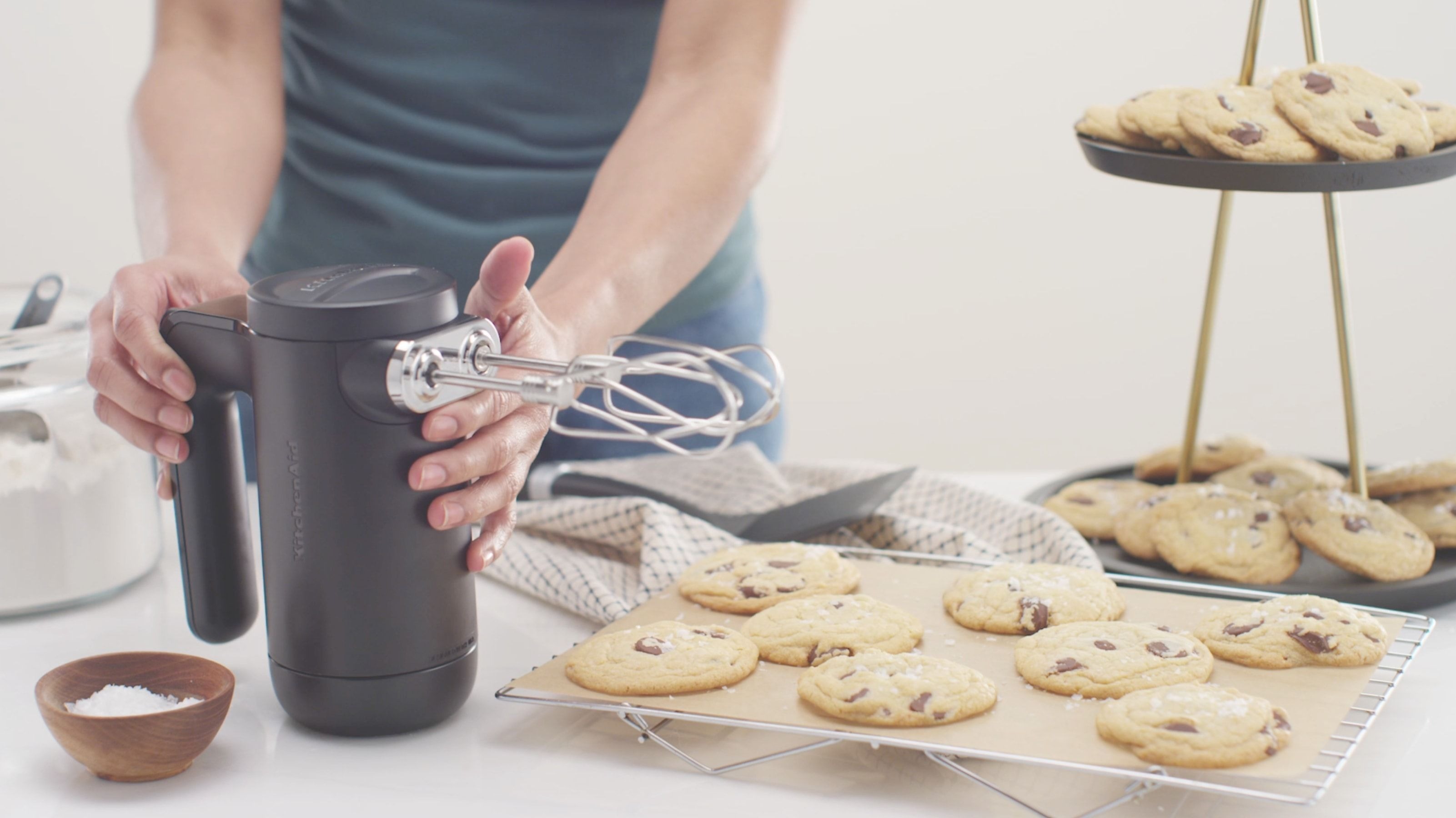 Cuisinart Power Advantage 7-Speed Hand Mixer: Your Essential Kitchen Companion